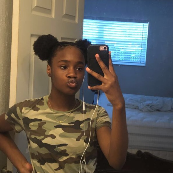 Meet your Posher, Abigail - Picture 1 of 1